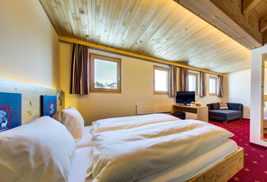Postel nebo postele na pokoji v ubytování Hotel Cristal Flumserberg