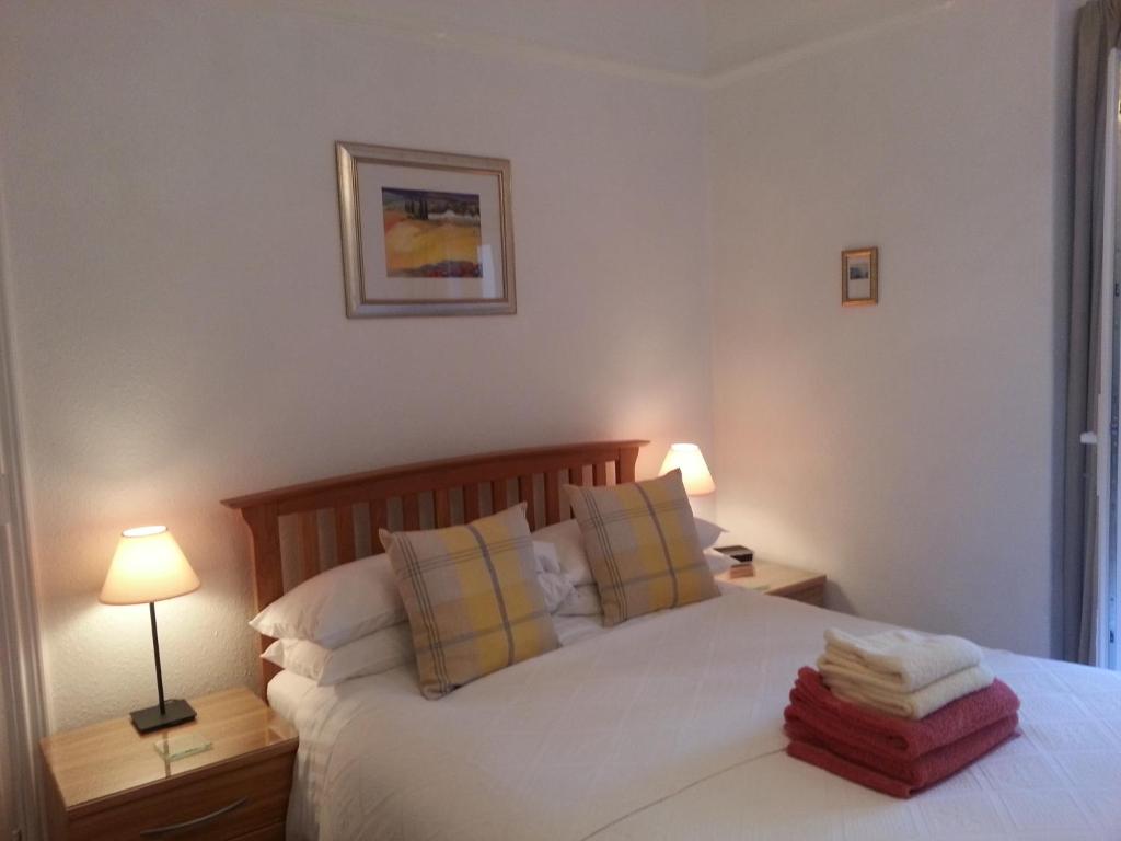 Postel nebo postele na pokoji v ubytování Montrose Guest House