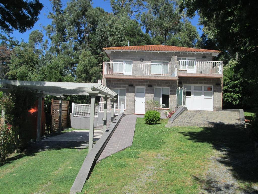 a large house with a walkway in front of it at La Casa de Liber in Tandil