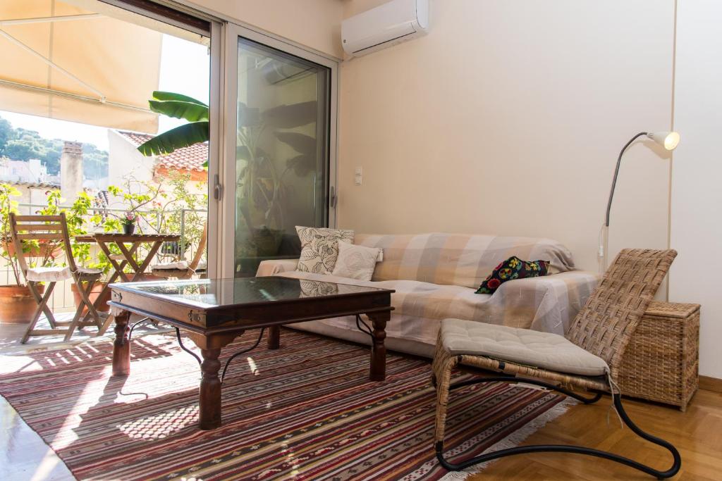 Posedenie v ubytovaní 2 BEDROOM APARTMENT AT THE HISTORICAL CENTER, VIEW TO ACROPOLIS