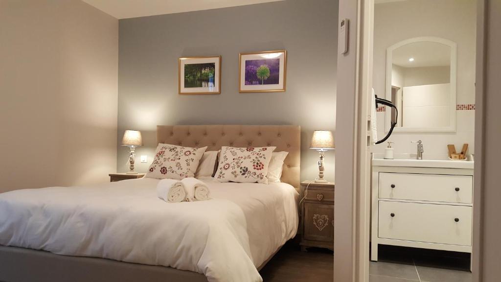 a bedroom with a bed with two towels on it at Chez Jacqueline in Tours