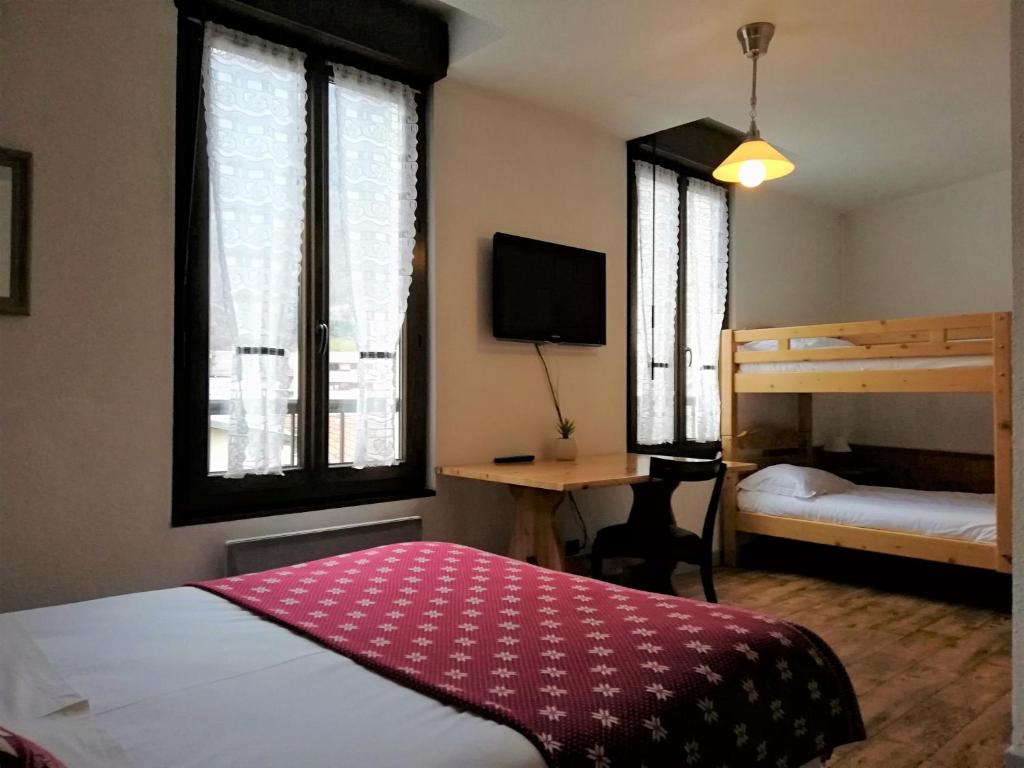 Postel nebo postele na pokoji v ubytování Terminus Hôtel des 3 Vallées