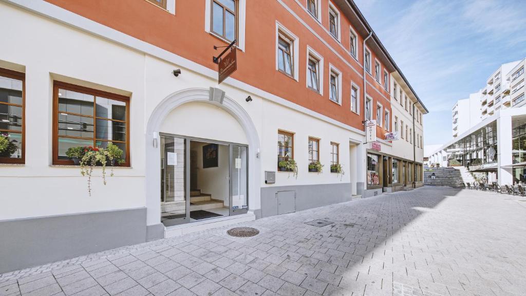 Boutique-Hotel Kronenstuben - unschlagbare Zentrumsnähe direkt am Marstall & Marktplatz - Schloss in 3 Min - Frühstück - Langzeitmiete