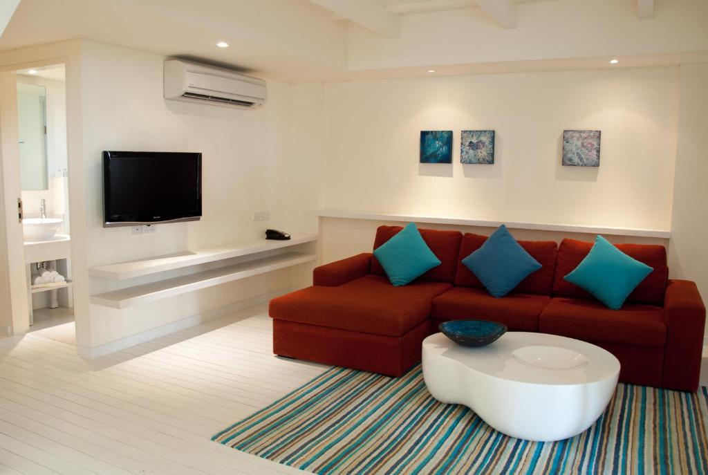 Телевизор и/или развлекательный центр в Holiday Inn Resort Kandooma Maldives - Kids Stay & Eat Free and DIVE FREE for Certified Divers for a minimum 3 nights stay