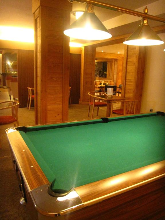 Biliár nebo kulečník v ubytování Hotel Bonavida