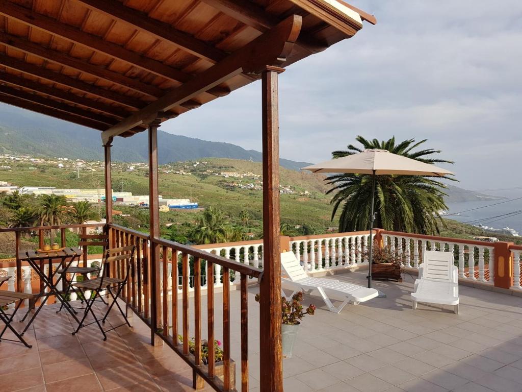 Un balcon sau o terasă la Casa Cruz