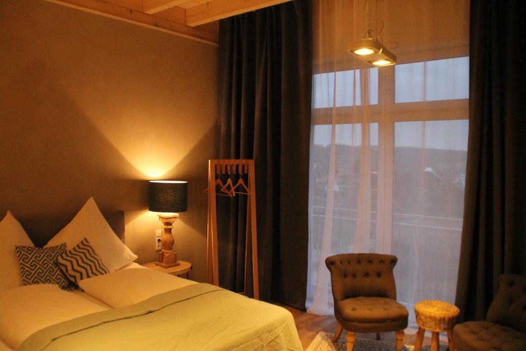 Postel nebo postele na pokoji v ubytování Tauber Lodge