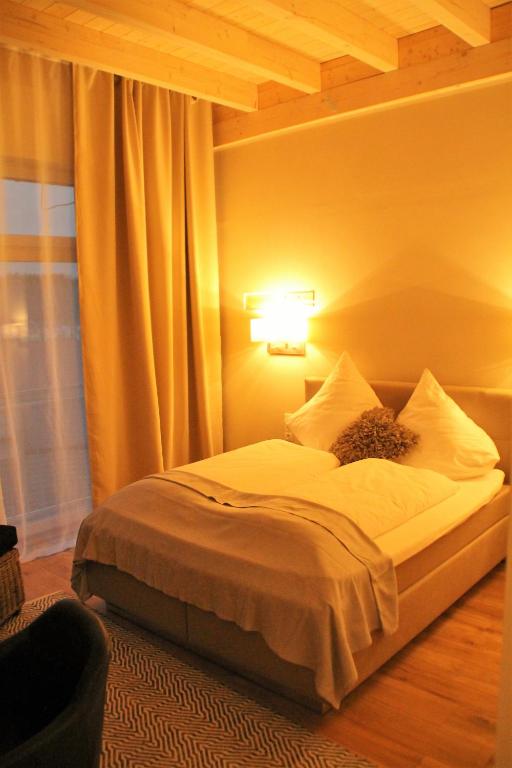 Postel nebo postele na pokoji v ubytování Tauber Lodge
