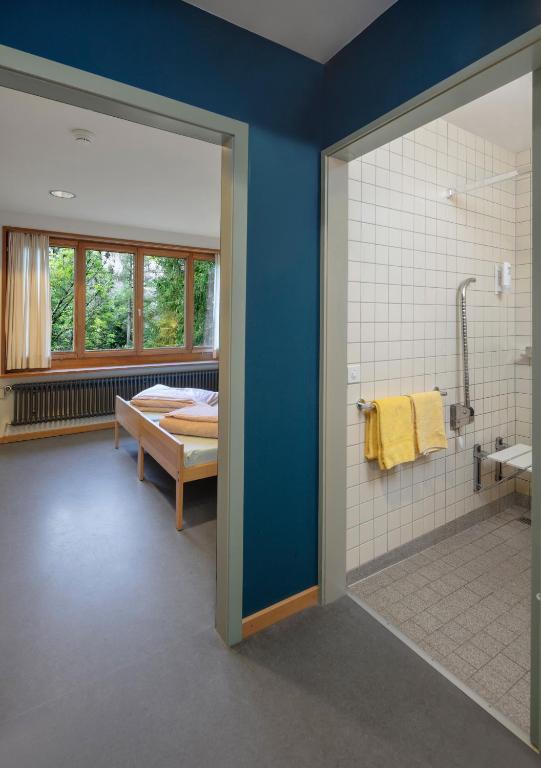 Postel nebo postele na pokoji v ubytování Grindelwald Youth Hostel