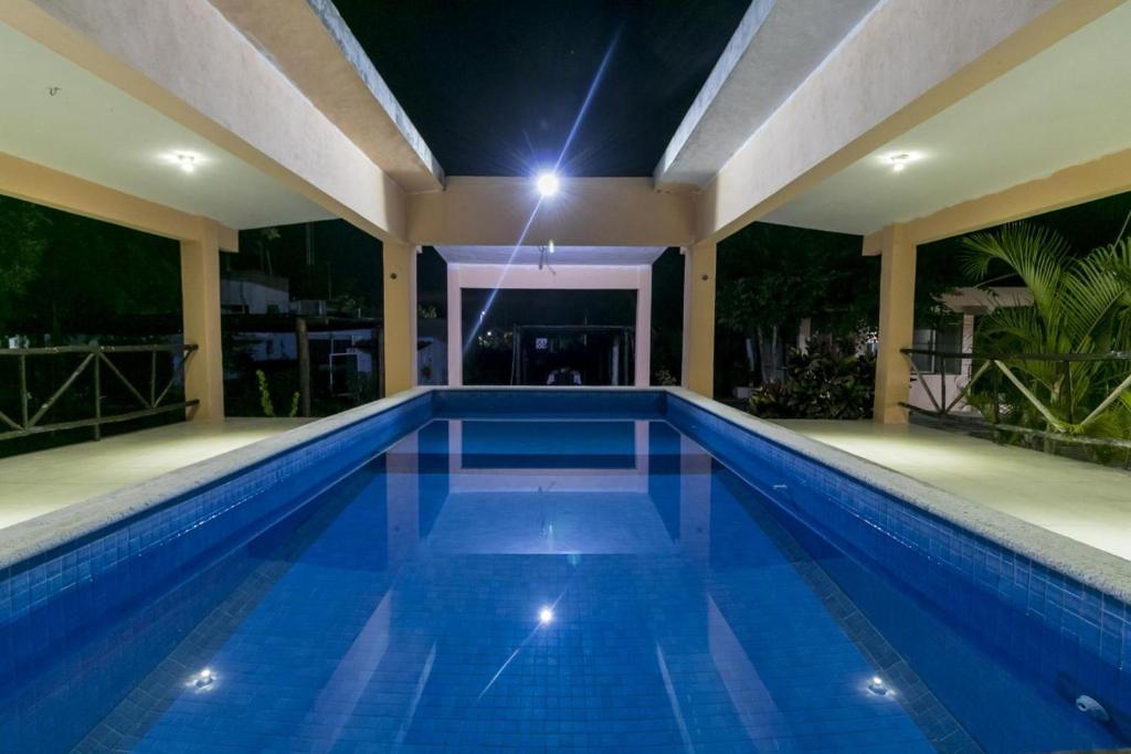 una piscina en una casa por la noche en Casa Hacienda San Gabriel en Cozumel