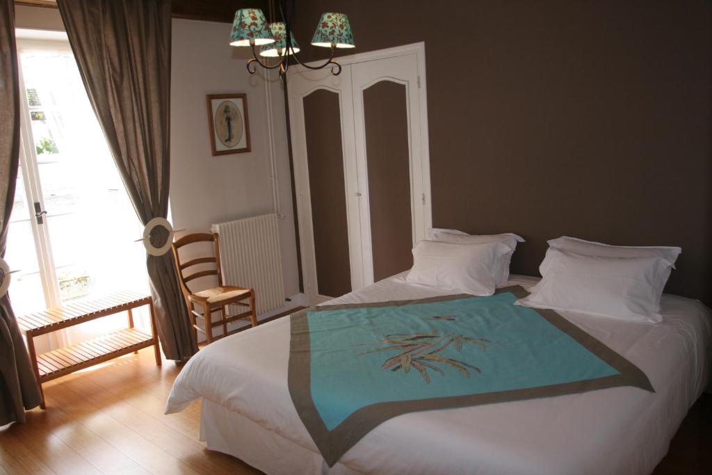 Postel nebo postele na pokoji v ubytování Maison d'hôtes Fleurs de Vignes