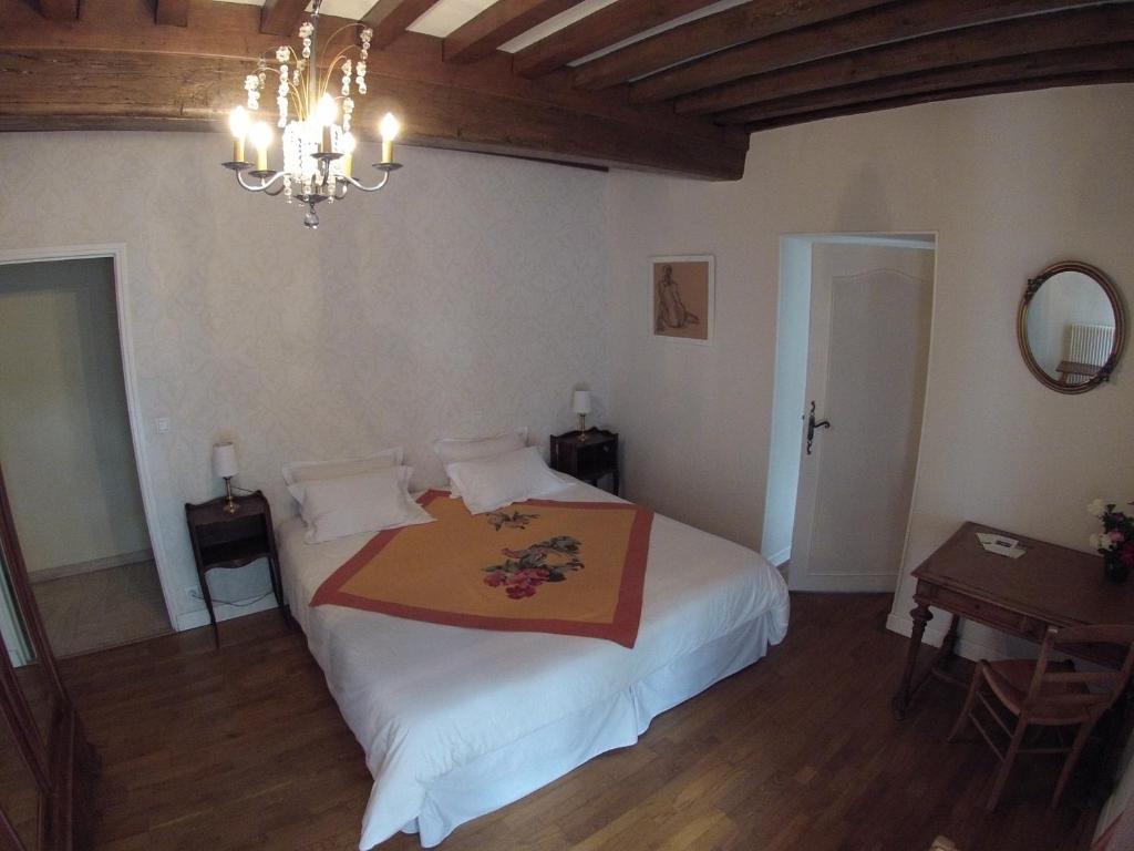 Postel nebo postele na pokoji v ubytování Maison d'hôtes Fleurs de Vignes