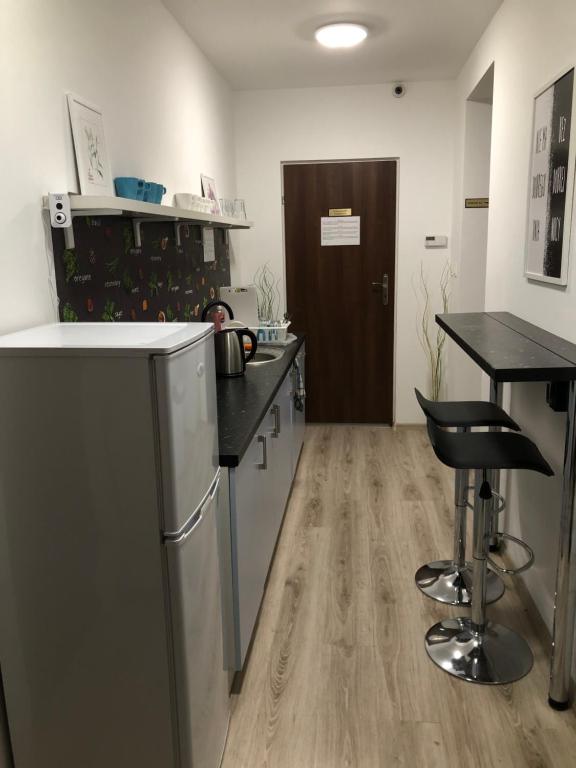 Kwadrat Apartamenty Grottgera tesisinde mutfak veya mini mutfak