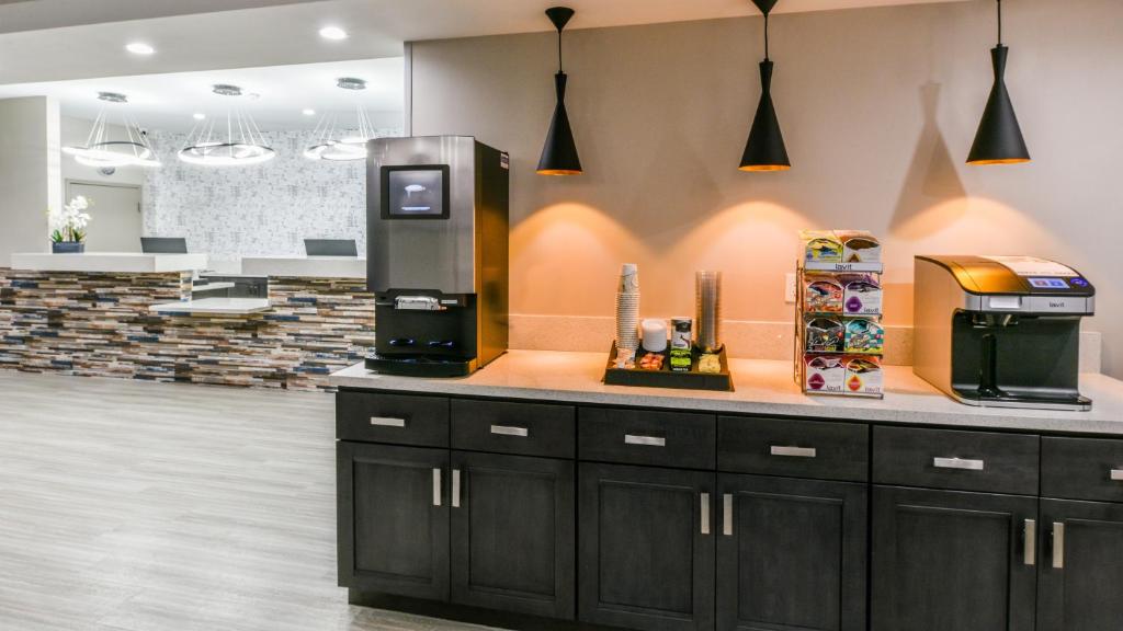 Hollywood Inn Suites Hotel photo