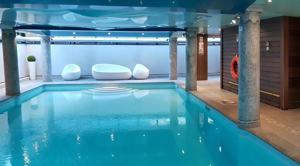 a swimming pool in a building with a shark ceiling at Appartement Les Arolles in Chamonix-Mont-Blanc