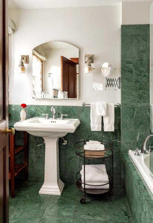 Abigail's Hotel - Resim 18