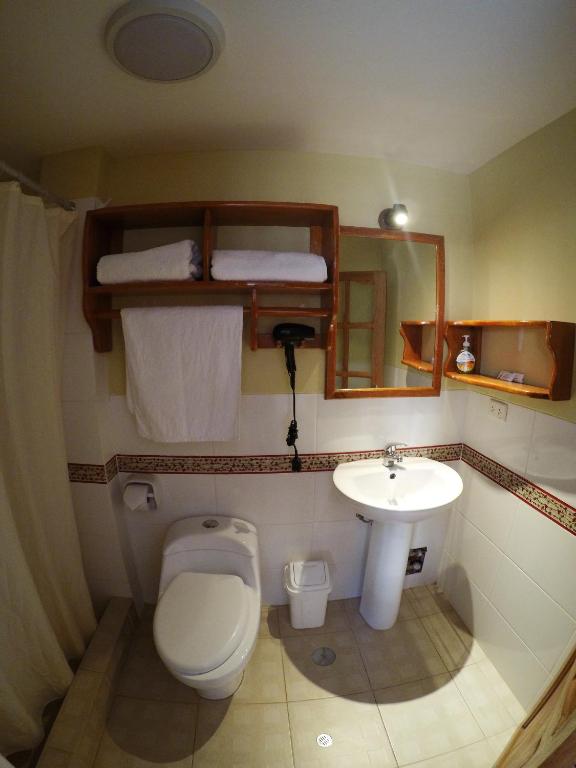 Koupelna v ubytování Parwa Guest House