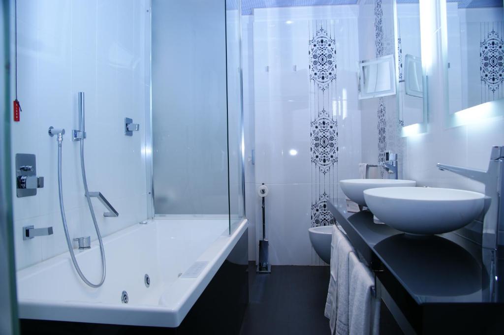 Łazienka w obiekcie c-hotels Rubens