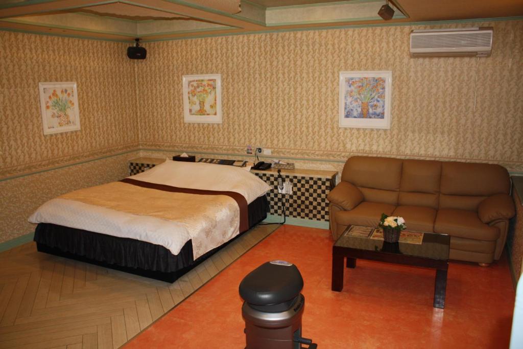 Postel nebo postele na pokoji v ubytování Restay Moon Kochi (Adult Only)