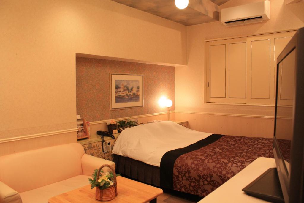 Postel nebo postele na pokoji v ubytování Restay Moon Kochi (Adult Only)
