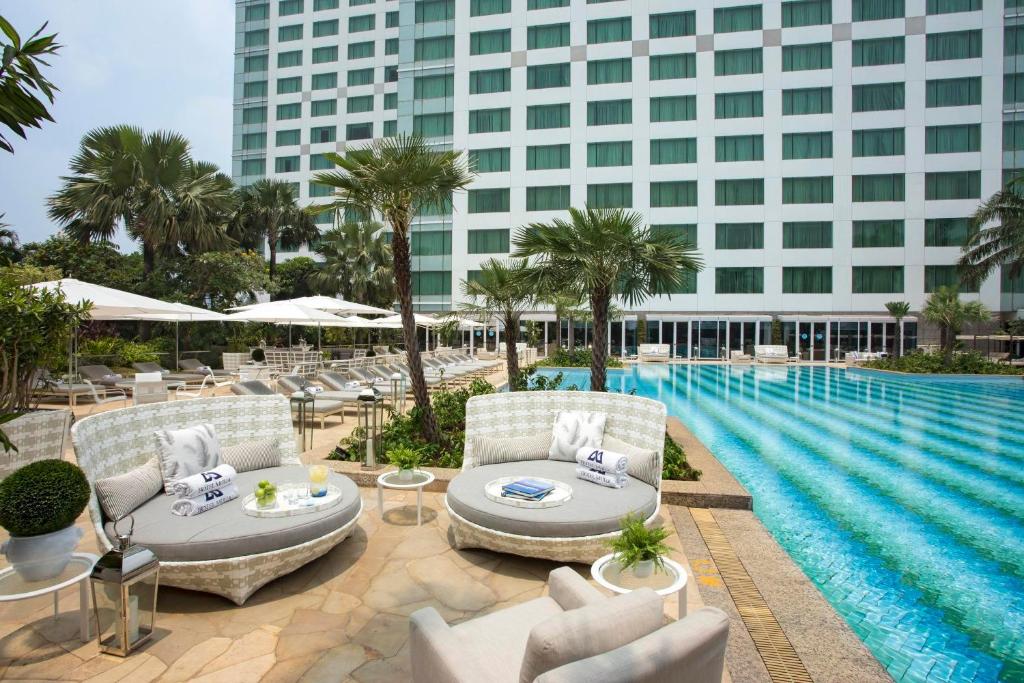 Bazén v ubytování Hotel Mulia Senayan, Jakarta nebo v jeho okolí