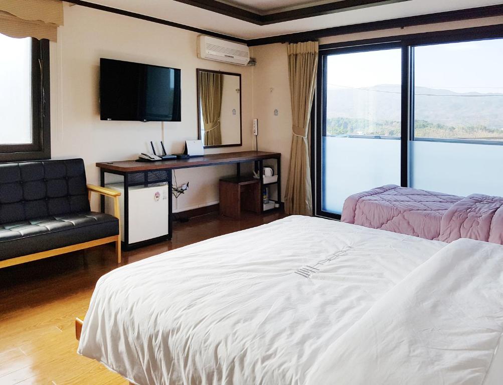 Postel nebo postele na pokoji v ubytování Goodstay Motel Hill