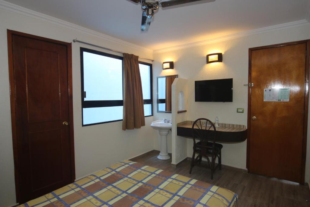 TV a/nebo společenská místnost v ubytování Hotel Plaza Crystal