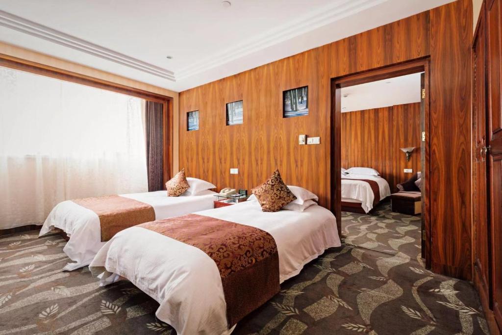 Postel nebo postele na pokoji v ubytování New Century Manju Hotel The Old Bund of Ningbo