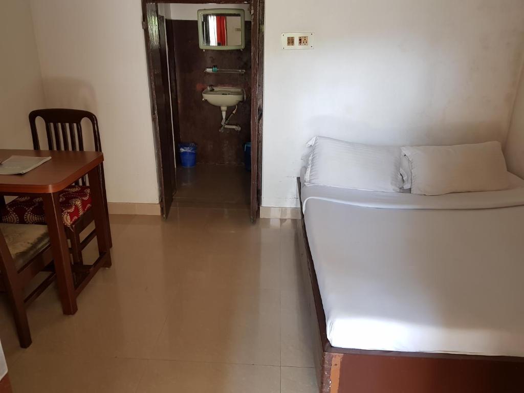 Postel nebo postele na pokoji v ubytování Hotel Gandhara