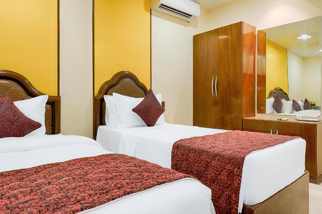 Postel nebo postele na pokoji v ubytování Hotel Ramraj Regency