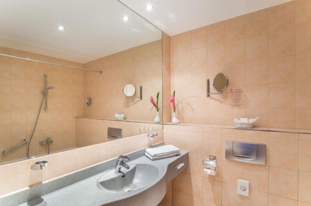 Hollywood Media Hotel am Kurfürstendamm - Resim 37