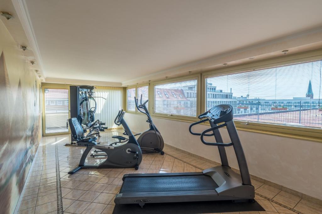 Fitness centrum a/nebo fitness zařízení v ubytování Hollywood Media Hotel am Kurfürstendamm
