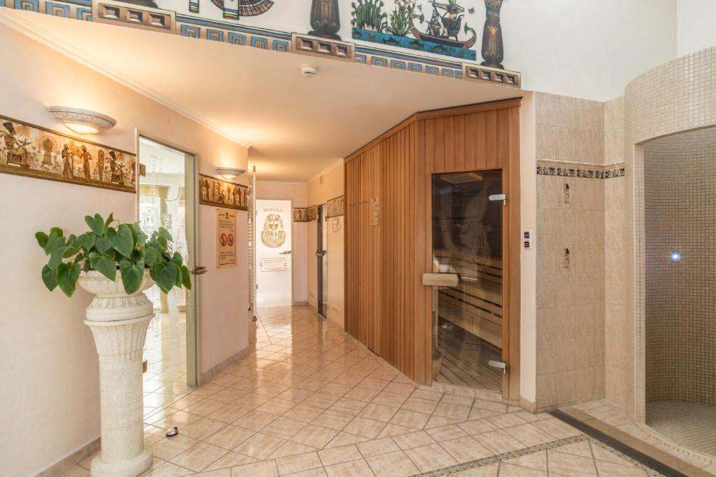 Hollywood Media Hotel am Kurfürstendamm - Resim 40