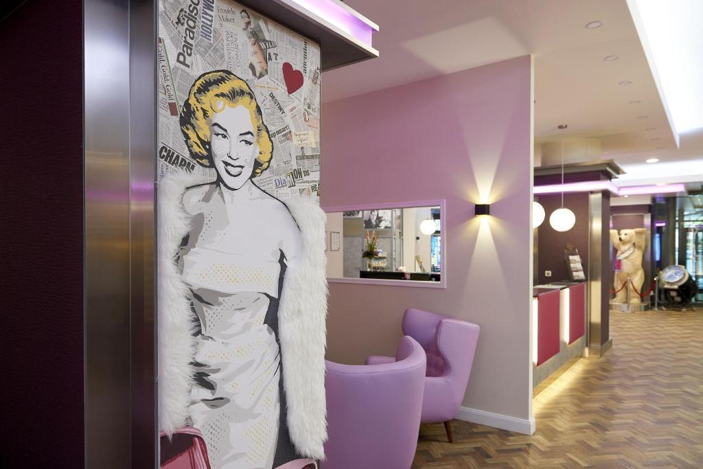 Hollywood Media Hotel am Kurfürstendamm - Resim 24