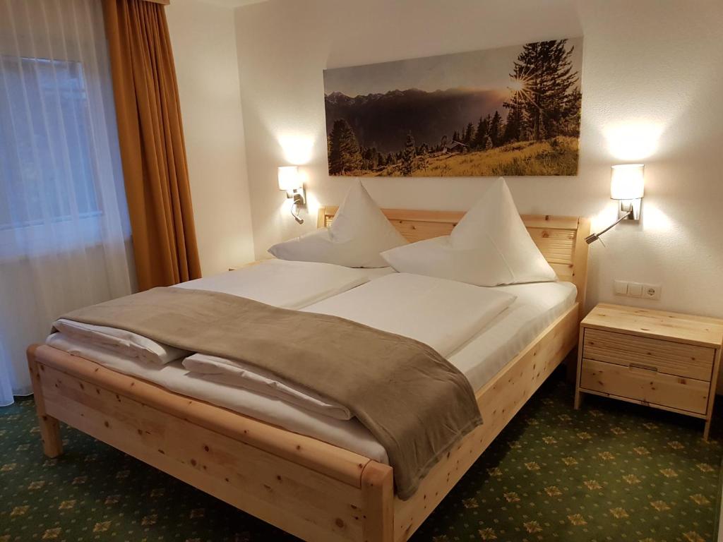 Postel nebo postele na pokoji v ubytování Haus Alpenglühn