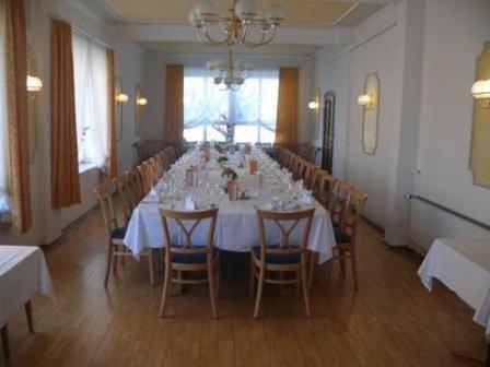 Restaurace v ubytování Stichwehs Hotel am Bahnhof