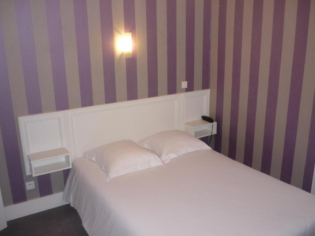 Postel nebo postele na pokoji v ubytování The Originals Boutique, Hôtel Terminus, Bourg-en-Bresse Gare