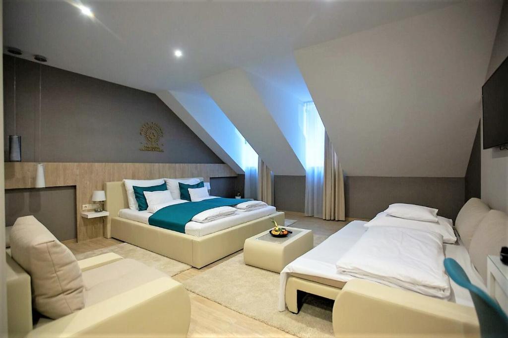 A bed or beds in a room at The Hotel Unforgettable - Hotel Tiliana by Homoky Hotels & Spa