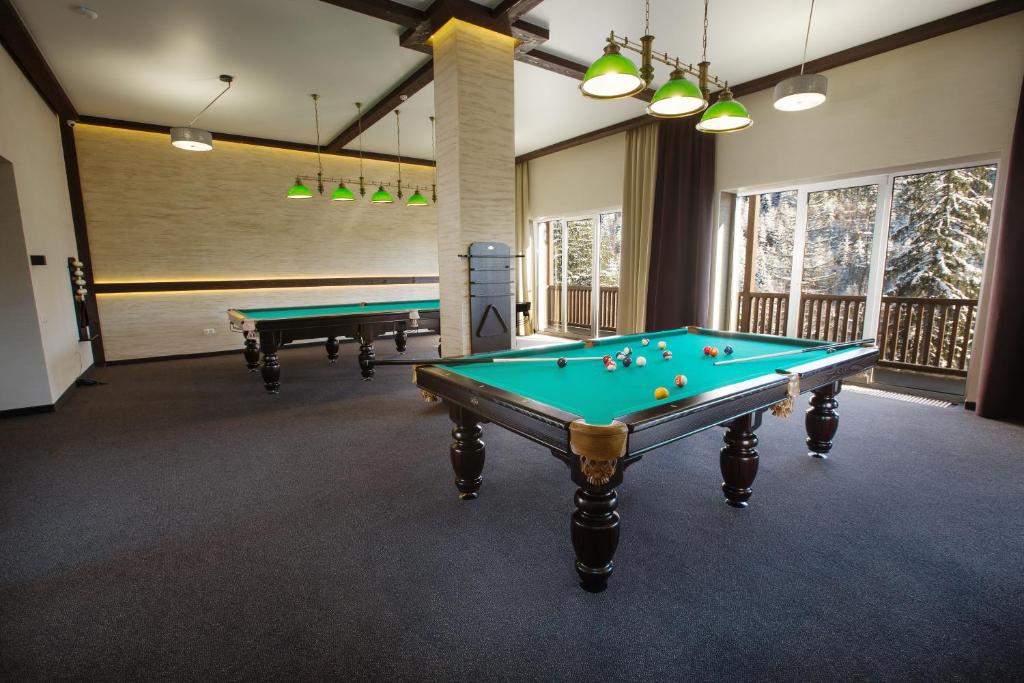 Biliár nebo kulečník v ubytování Girski Hotel&Spa