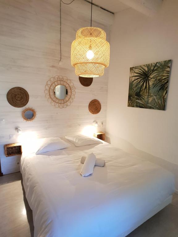 Postel nebo postele na pokoji v ubytování Hôtel La Bastide de Vaison
