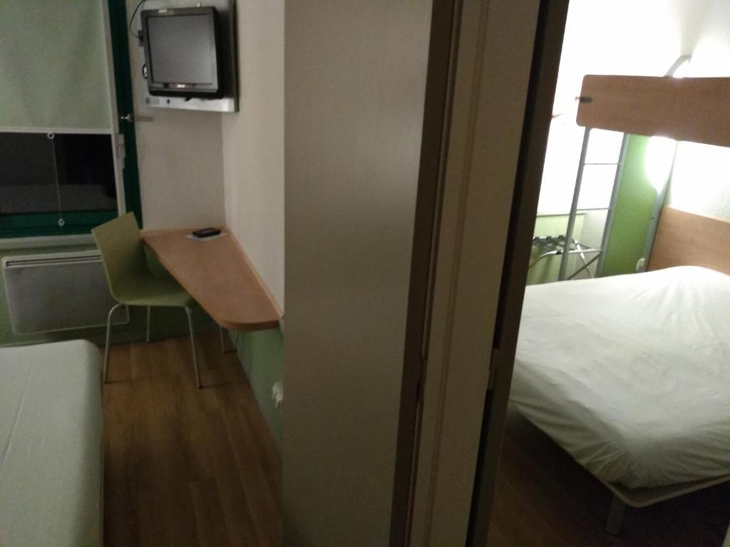 Postel nebo postele na pokoji v ubytování Hotel Inn Design Laon