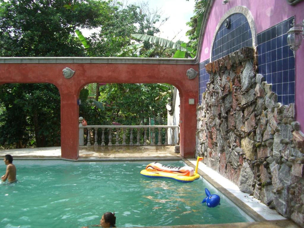 Bazén v ubytování Hotel Hacienda Xico Inn nebo v jeho okolí