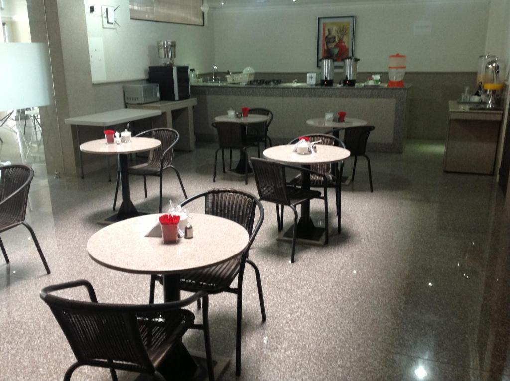 Restaurace v ubytování Hoteles Bogotá Inn El Lago Country Zona Rosa