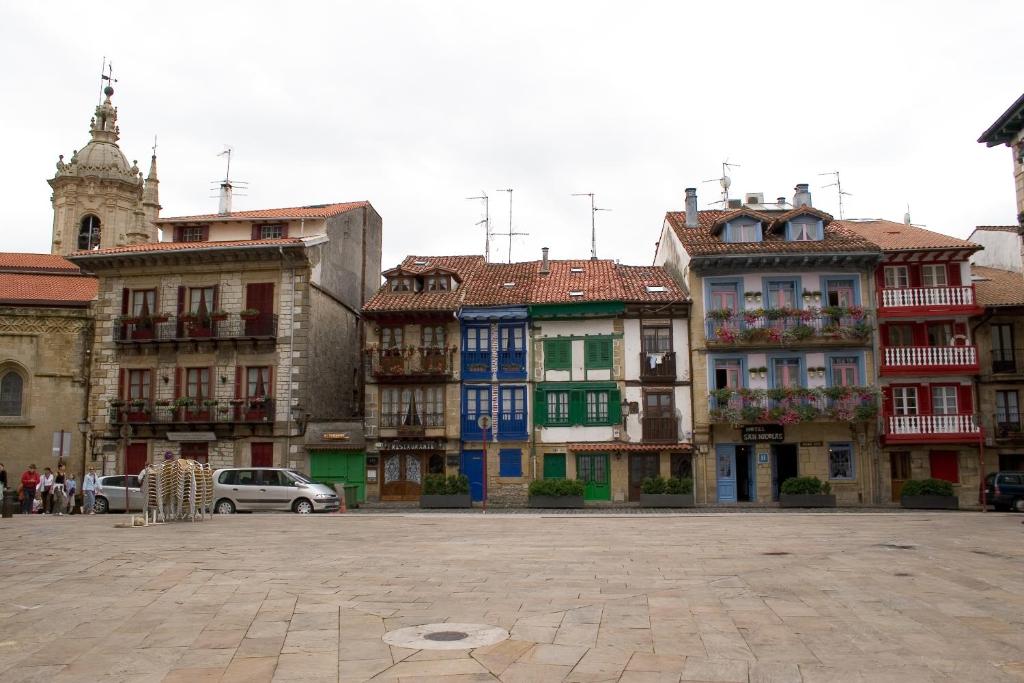 Nespecifikovaný výhled na destinaci Hondarribia nebo výhled na město při pohledu z hotelu