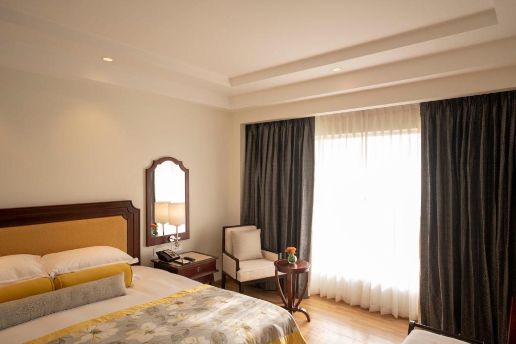 Postel nebo postele na pokoji v ubytování Taj Samudra, Colombo