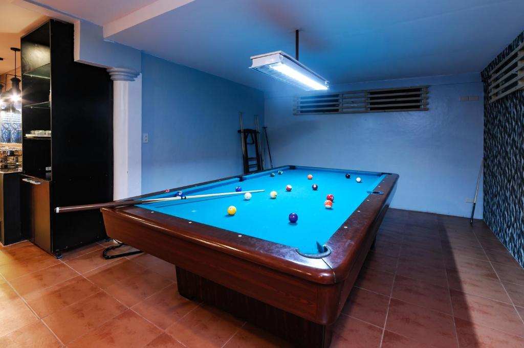 Biliár nebo kulečník v ubytování Mario Dive Resort
