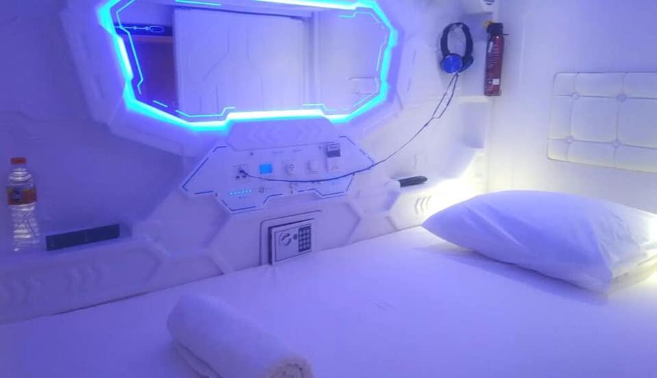 Letto o letti in una camera di Hotel Shakti Capsule
