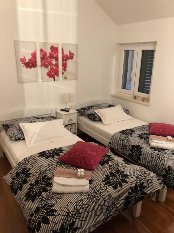 Postel nebo postele na pokoji v ubytování Apartments Daniela