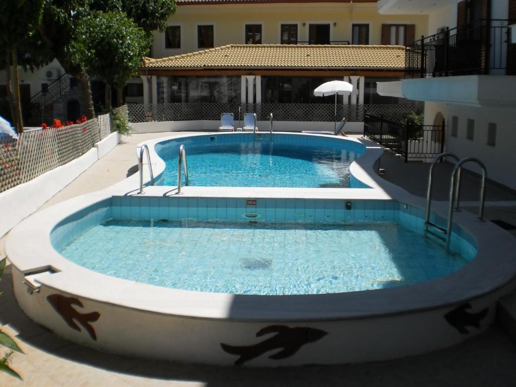 The swimming pool at or close to Oasis