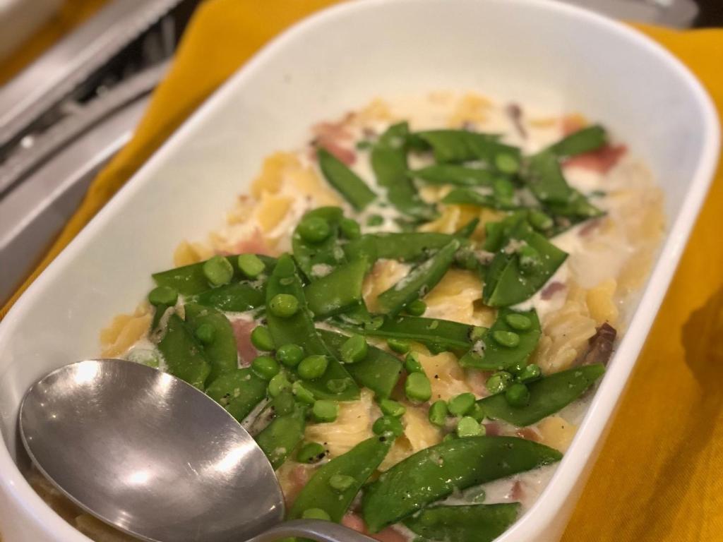 ホテルの敷地内または近くでの食事または食べ物